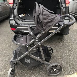 2018 Complete Britax Stroller/Travel System